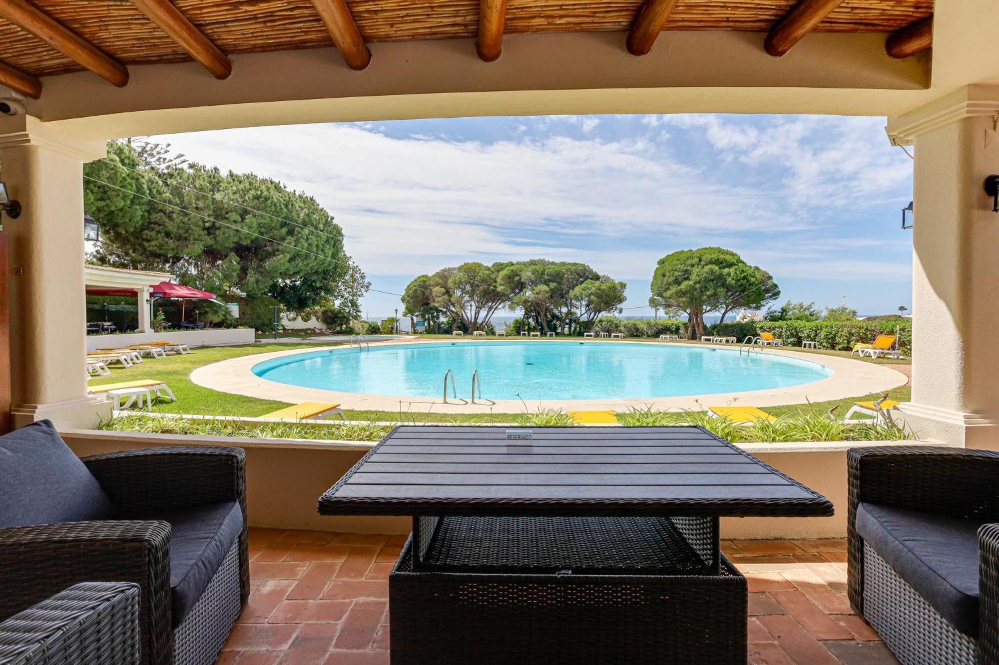 Apartment With 2 Bedrooms, 2M To The Beach Armação de Pêra Exterior foto